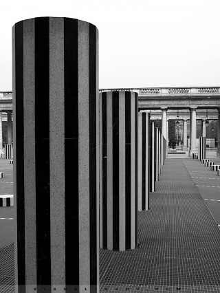 Colonnes de Buren du Louvre, Paris