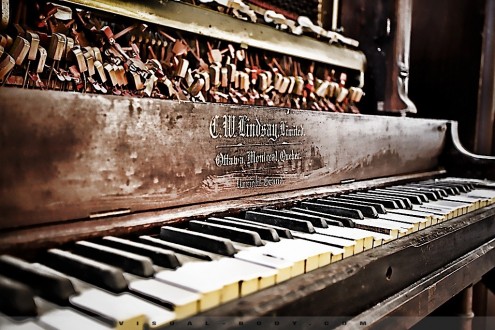 Negro Community Center - détails piano