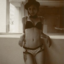 Lili sepia 04