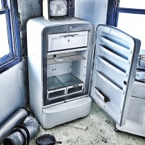 Maison abandonnée - frigidaire