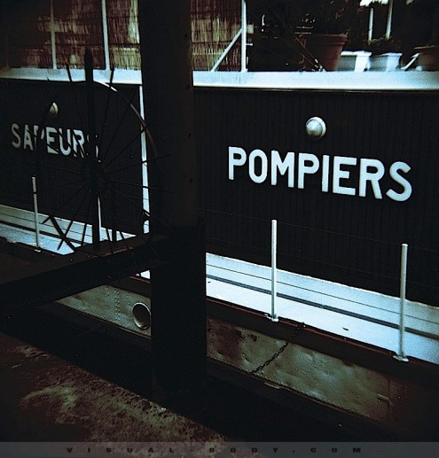 Péniche de pompiers