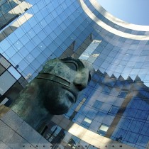 Tete de Bronze, la Défense, Paris