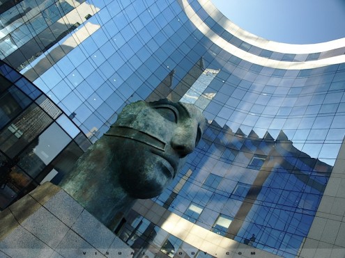 Tete de Bronze, la Défense, Paris